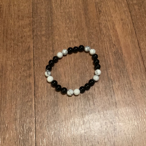 Howlite and rainbow obsidian bracelet - Picture 1 of 1